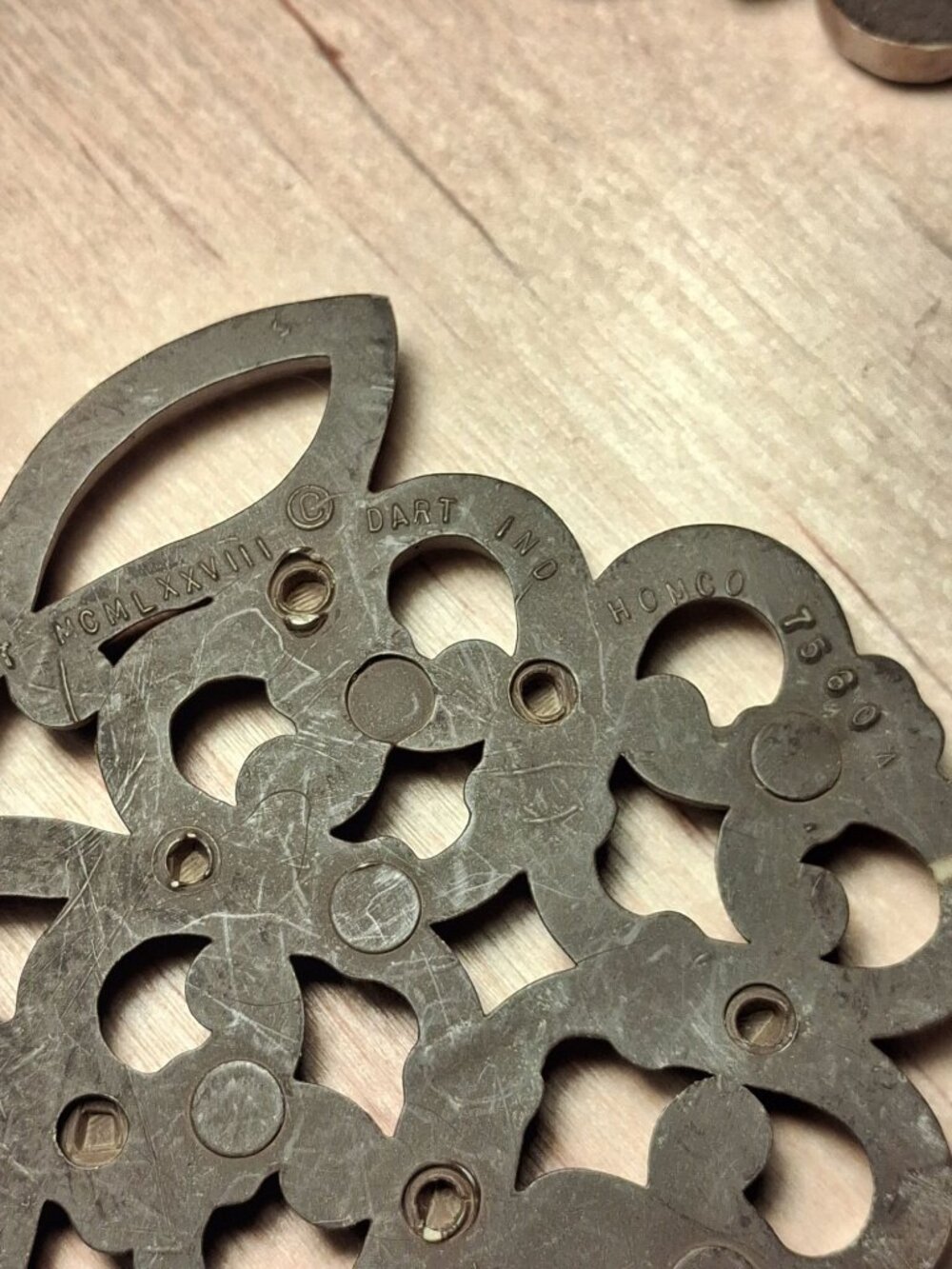 VTG 70's Homco Ornate Wall Mirror & Floral Décor Set Filigree Design Resin Decor - Picture 11 of 12